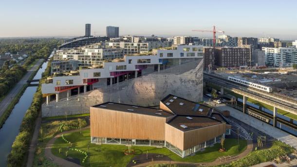 Streethall Ørestad is a public sports hall in Copenhagen's architectural Ørestad neighbourhood.